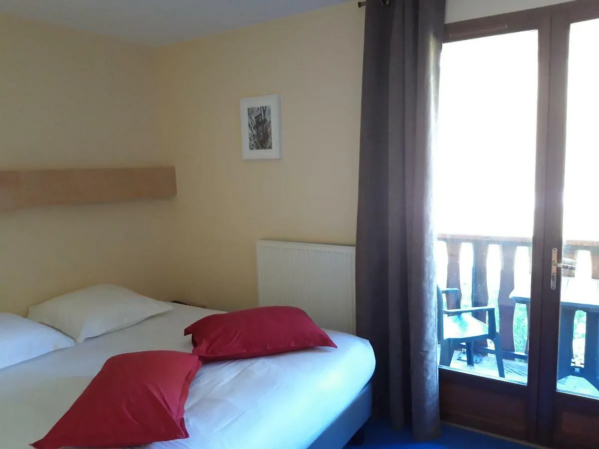 Le Relais Nordique Hotel Giron Inn